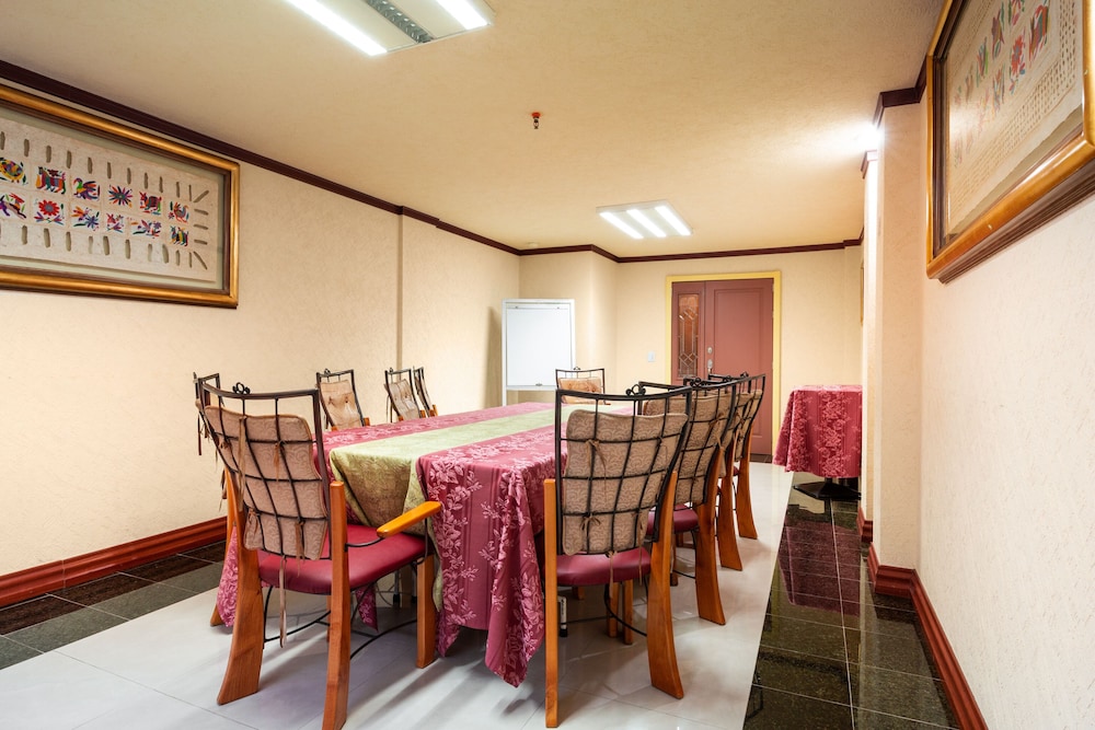 Howard Johnson by Wyndham Toluca 37/49