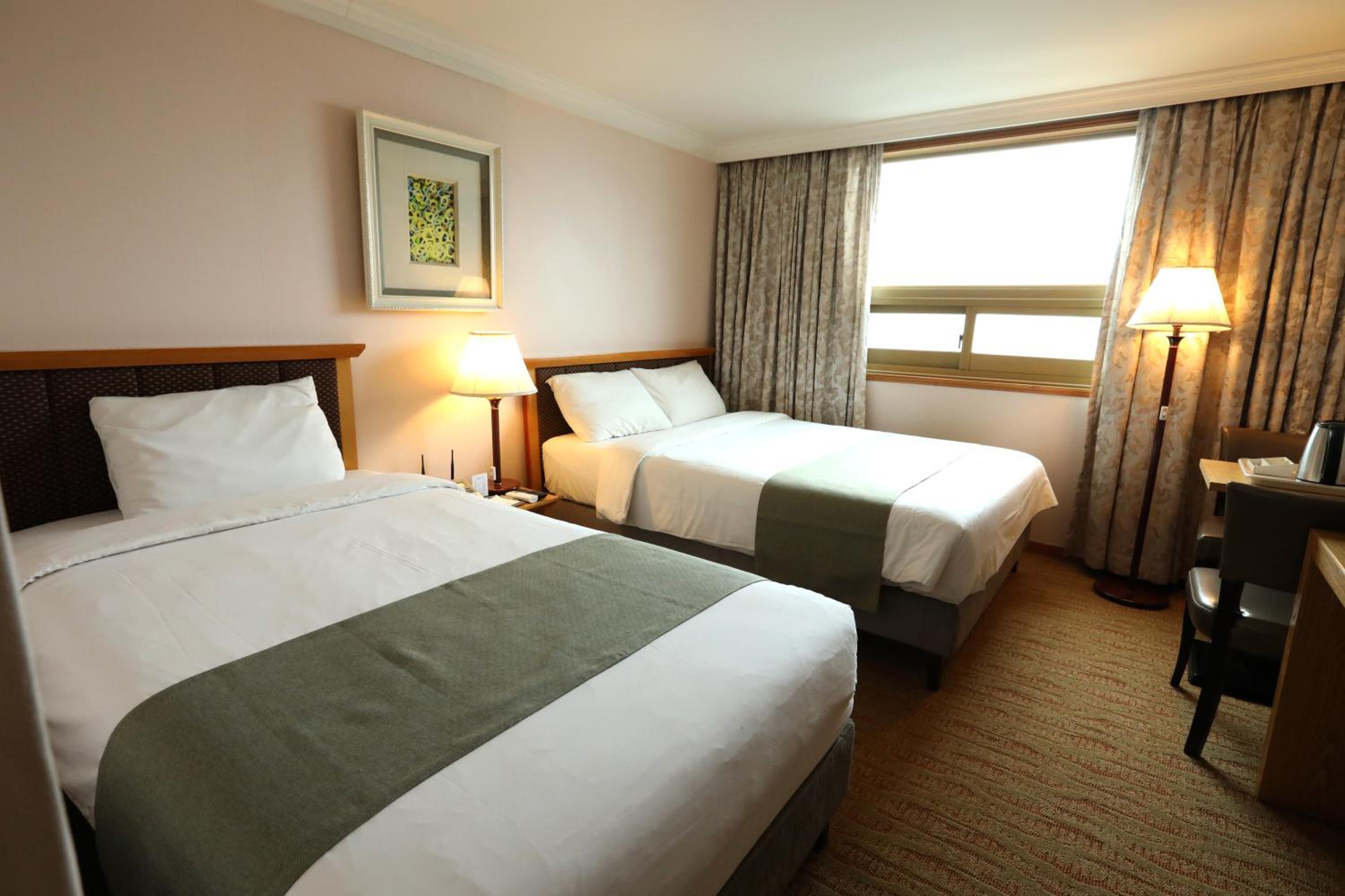 DELUXE, TWIN BEDS