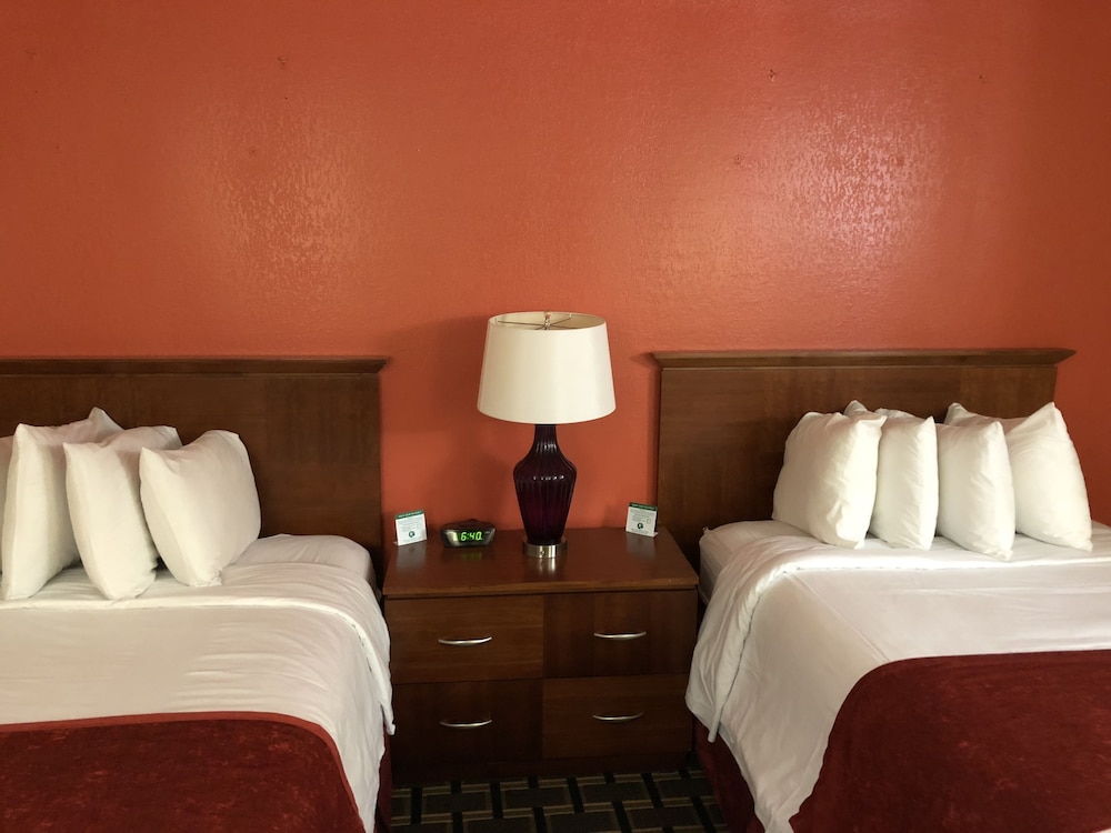 Baymont By Wyndham Springfield 11/27