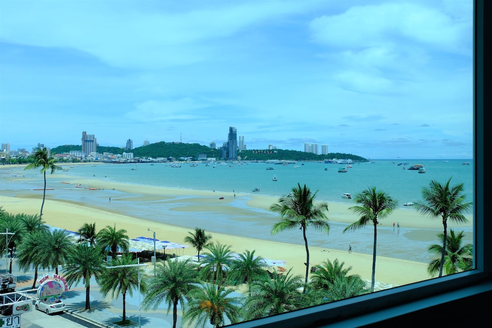 The Beach Front Resort Pattaya 78/87