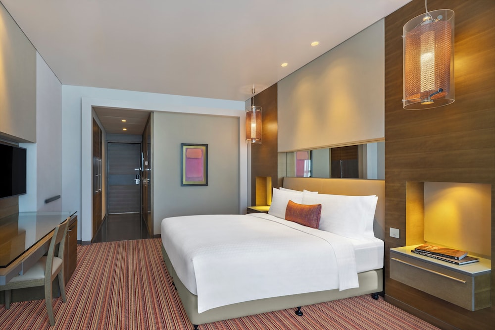 ROOM, KING BED