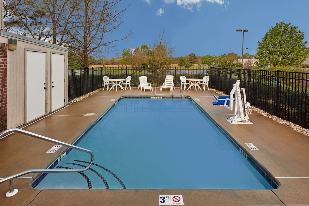 Super 8 by Wyndham Greenville 9/24