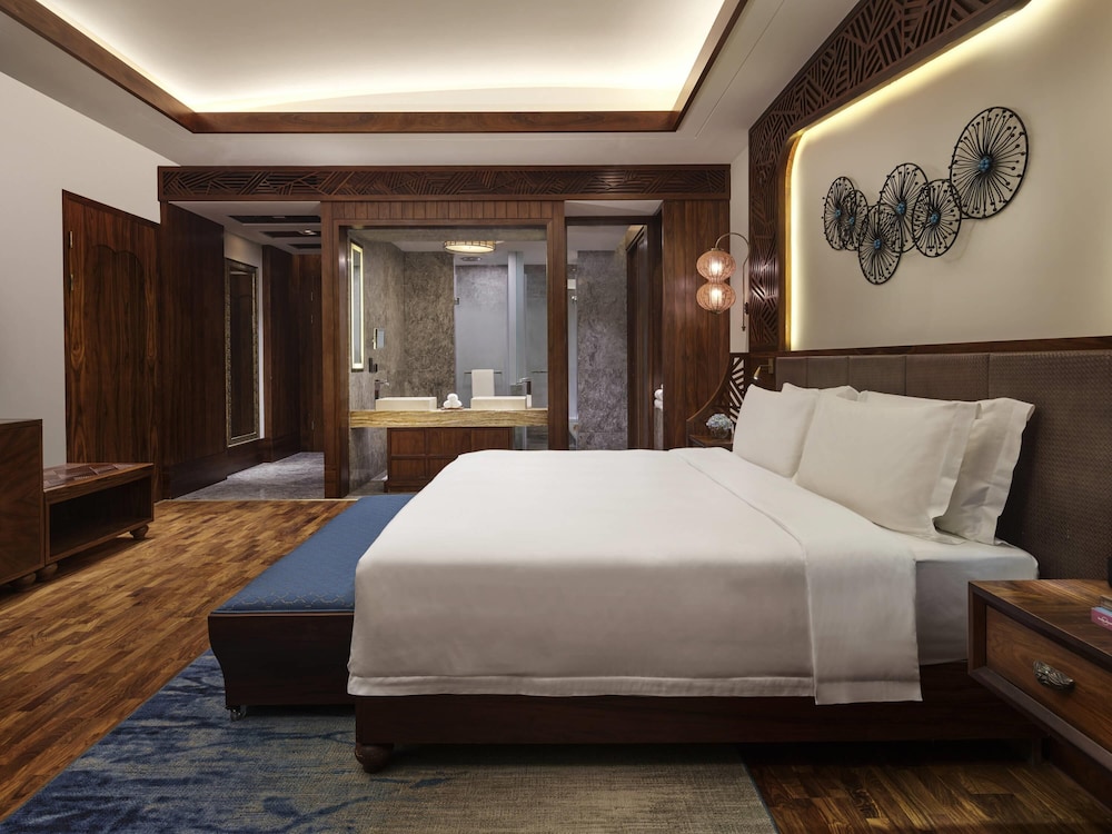 FAIRMONT, KING BED, GARDEN VIEW
