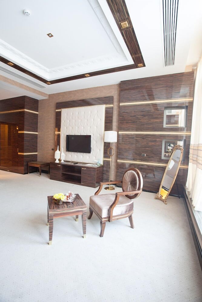 Sapphire Hotel 51/72