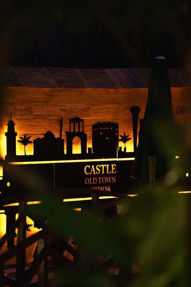 Castle Old Town 65/70