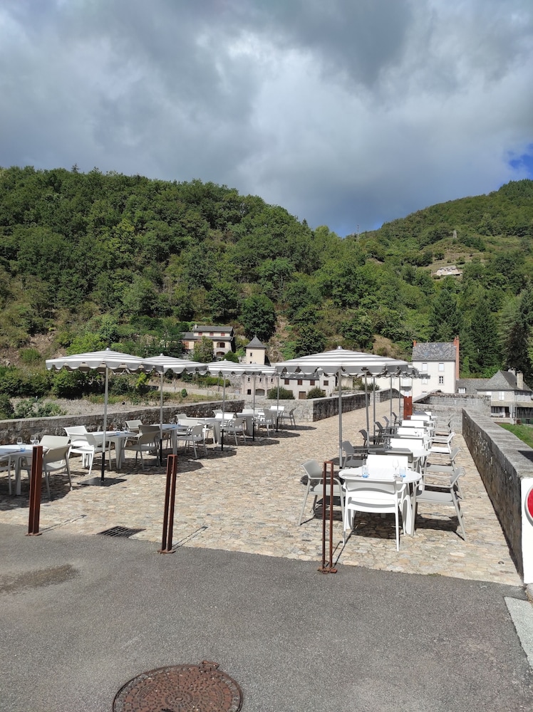 HOTEL LA RIVIERE 60/67