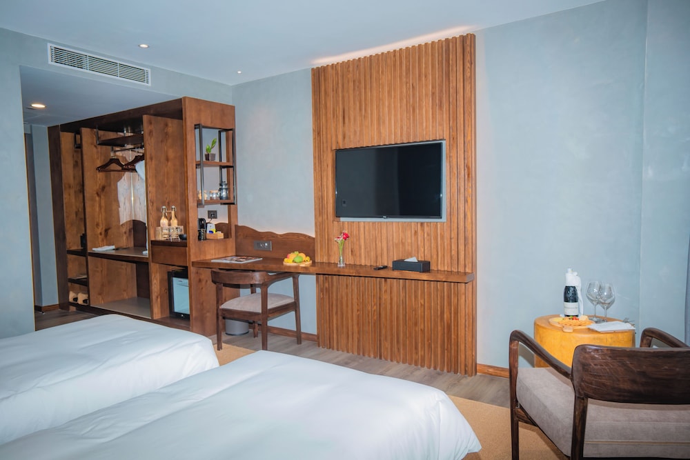 Hotel Barahi Kathmandu 24/70