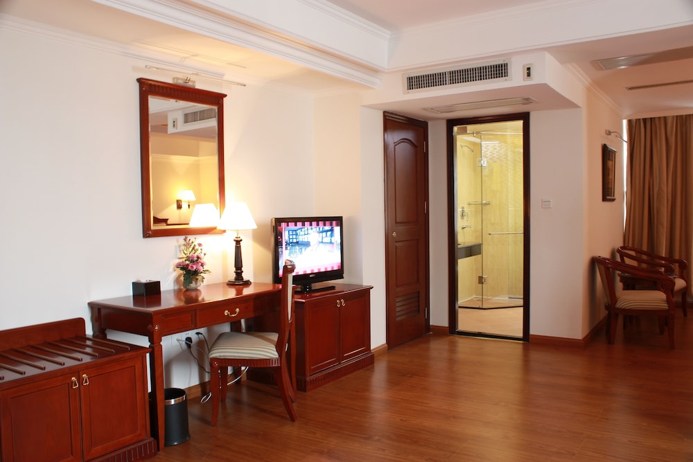 Lux Riverside Hotel & Apartment 78/99