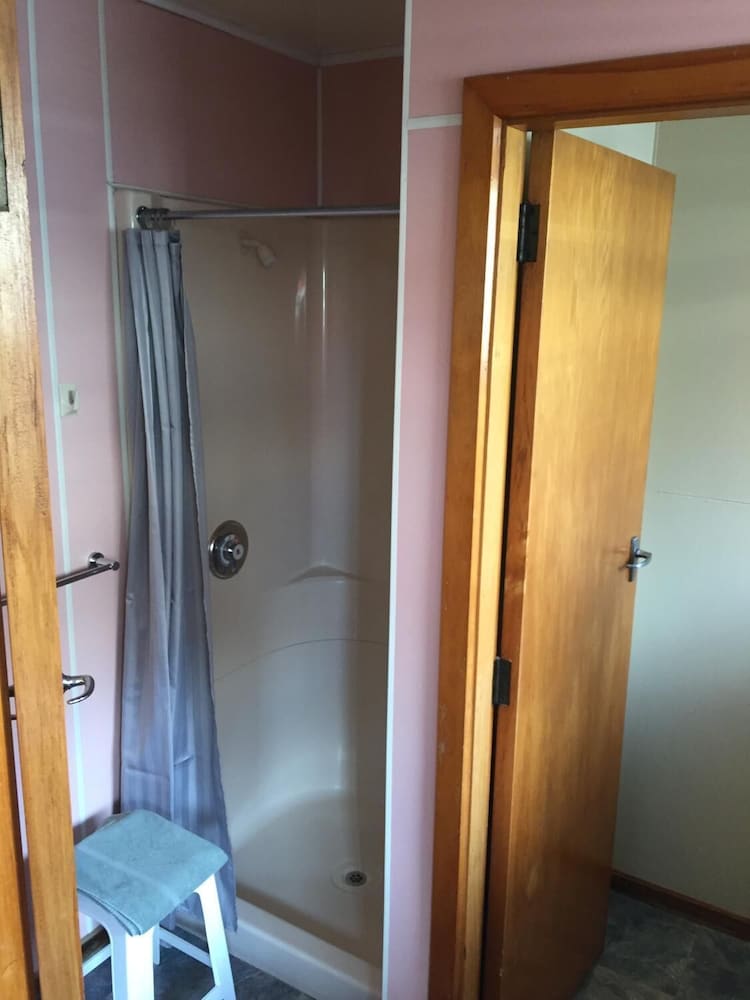 Alexandra Motor Lodge 22/70