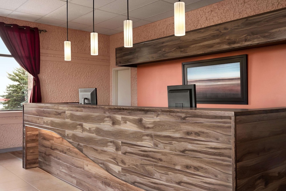 Travelodge by Wyndham Swift Current 7/53