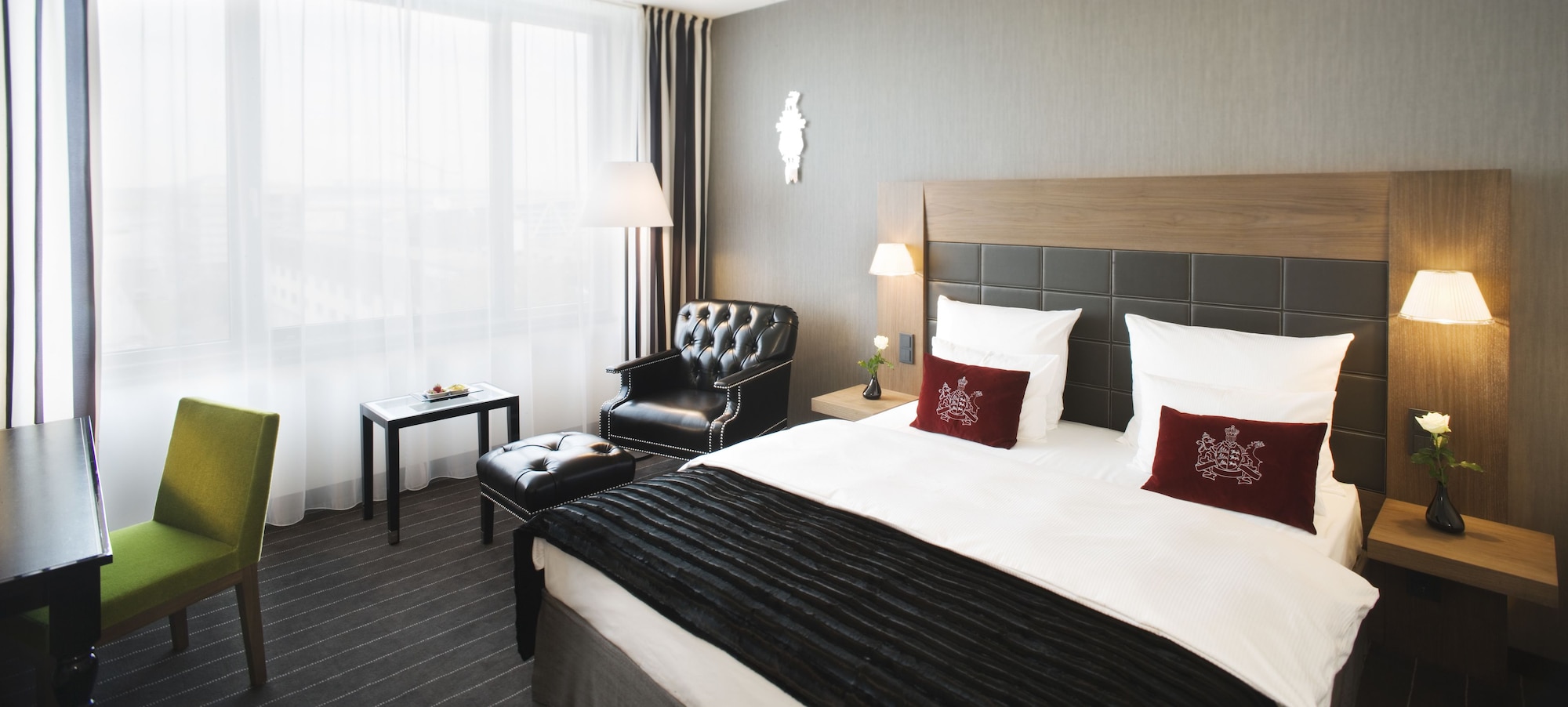 SUPERIOR, QUEEN BED