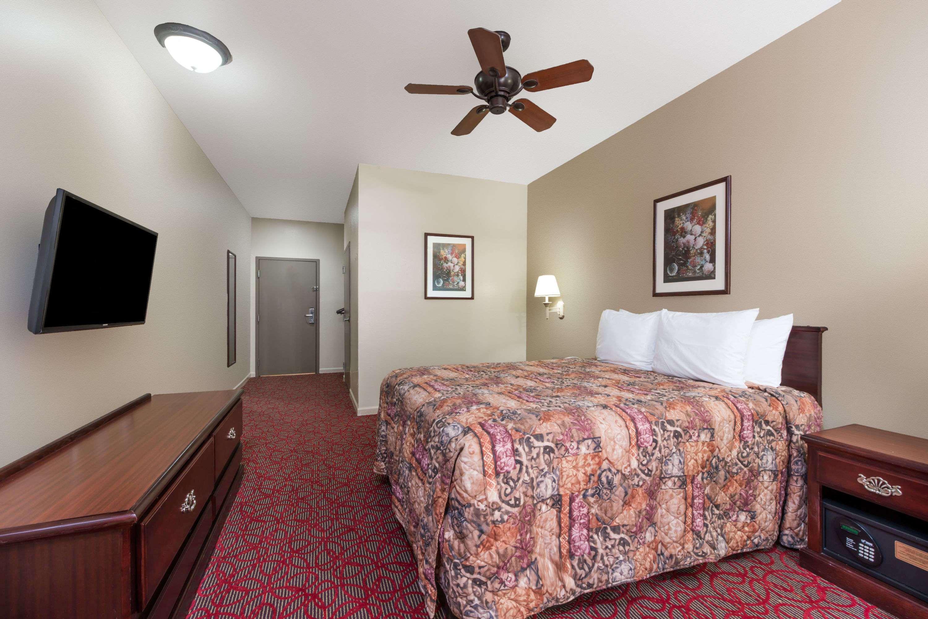 Days Inn By Wyndham St Peters/St Charles 25/28