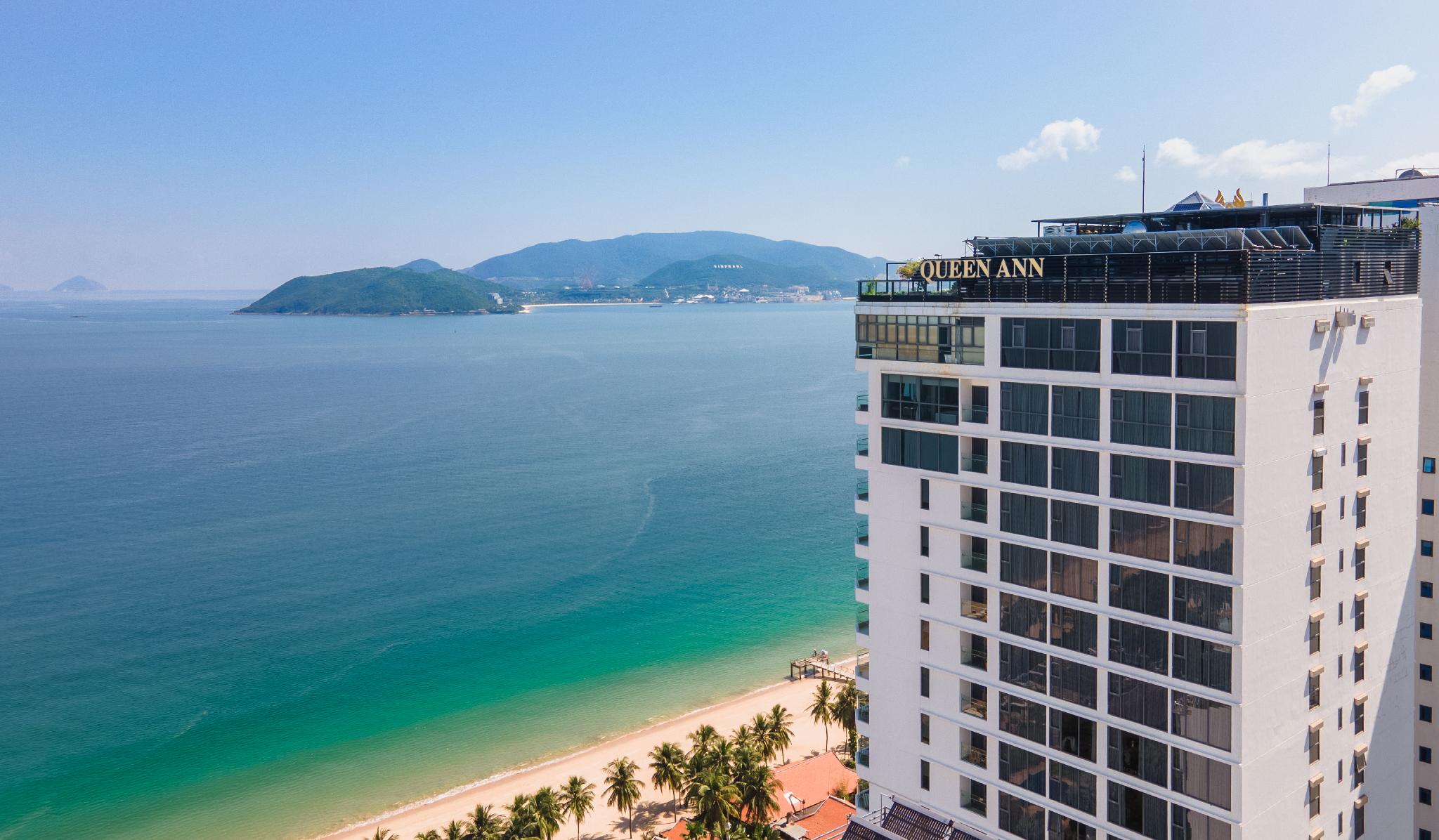جناح غراند بإطلالة على البحر بشرفة