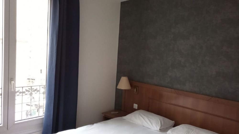 HOTEL DE LA PERDRIX ROUGE 23/71