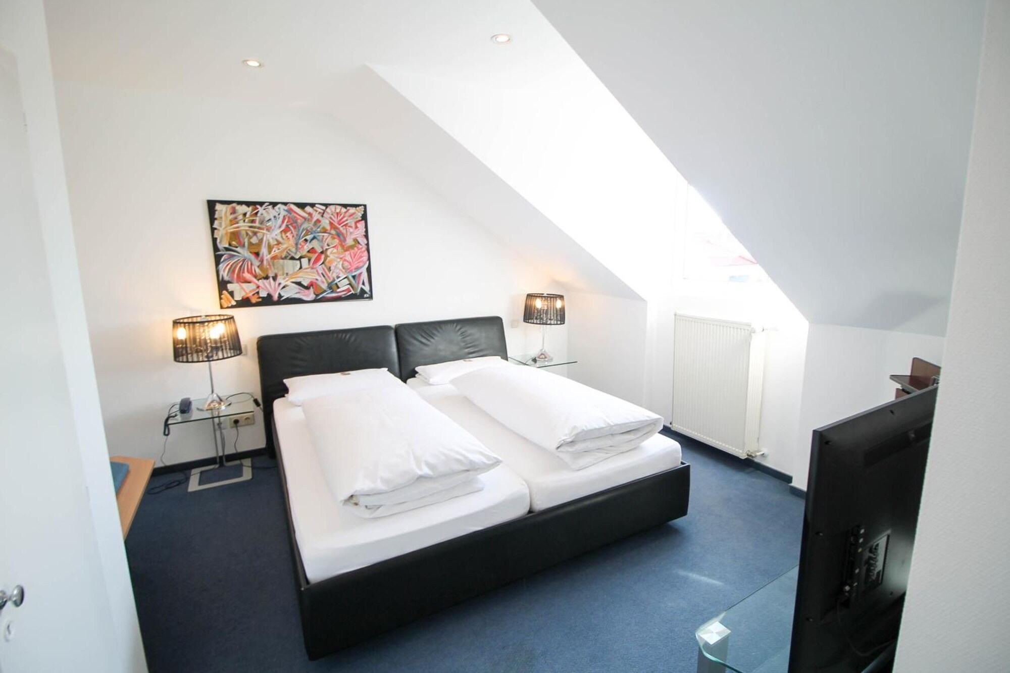 SUITE, KING BED