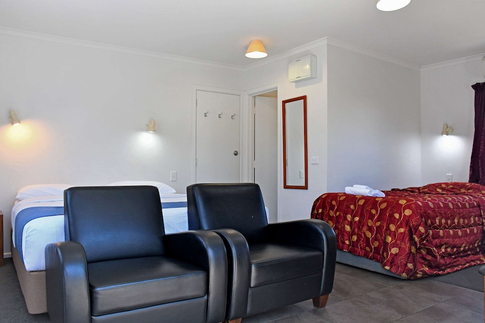 Comfort Inn Westshore Beach 24/35