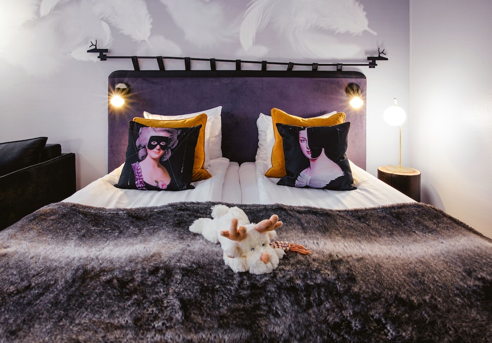 STYLE, TWIN BEDS