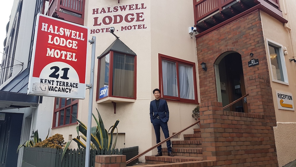 Halswell Lodge 2/50