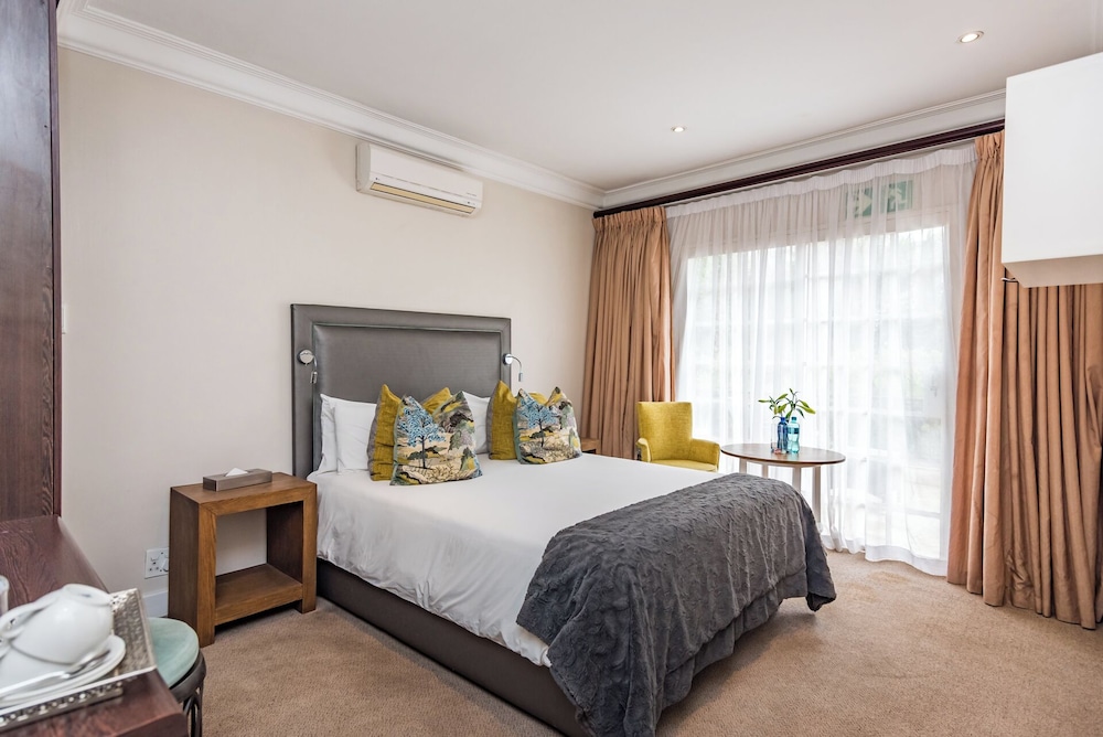 STANDARD, KING BED, QUEEN BED, GARDEN VIEW