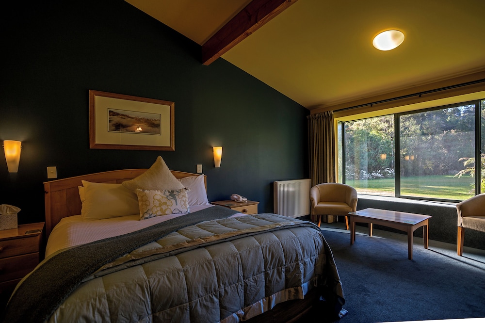 Lake Moeraki Wilderness Lodge 10/39