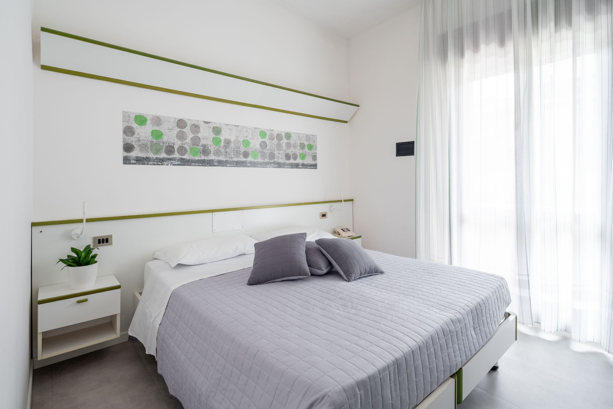 BASIC, QUADRUPLE, MULTIPLE BEDS, BALCONY