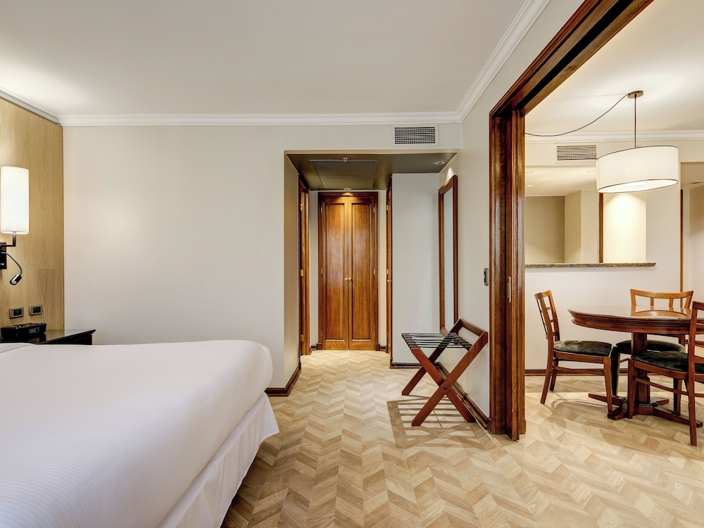 EXECUTIVE, SUITE, KING BED, SOFA