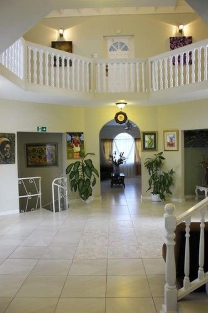 Retreat Guesthouse Luxury Suites 5/50