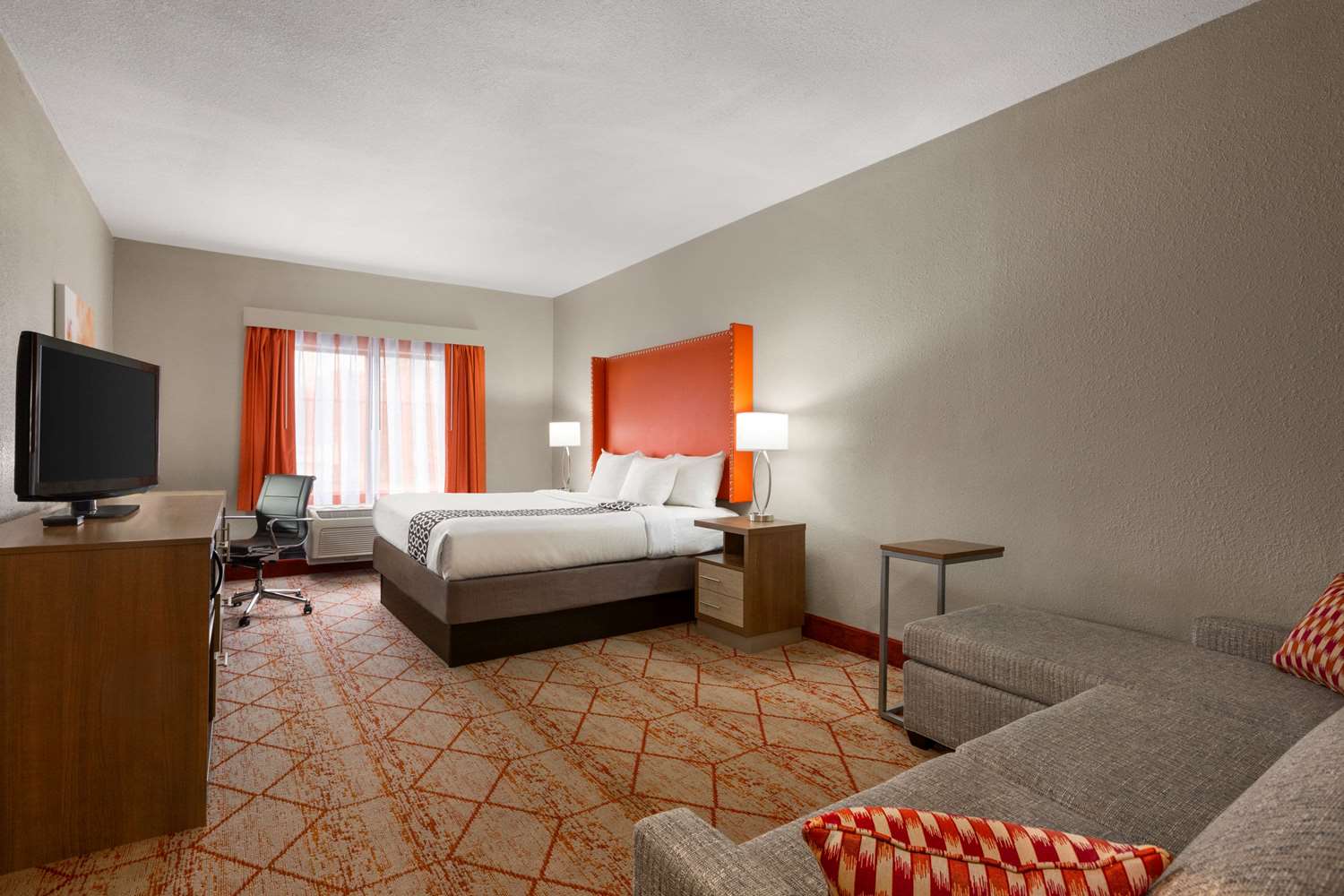 La Quinta Inn And Suites by Wyndham Lackawanna 7/39
