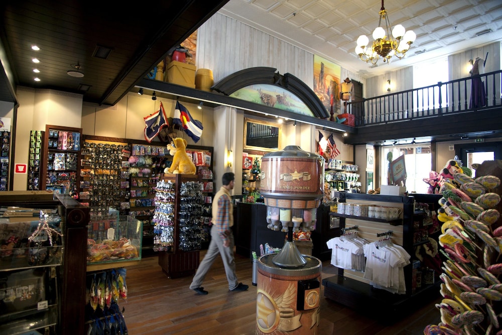 Disney S Hotel Cheyenne 25/46