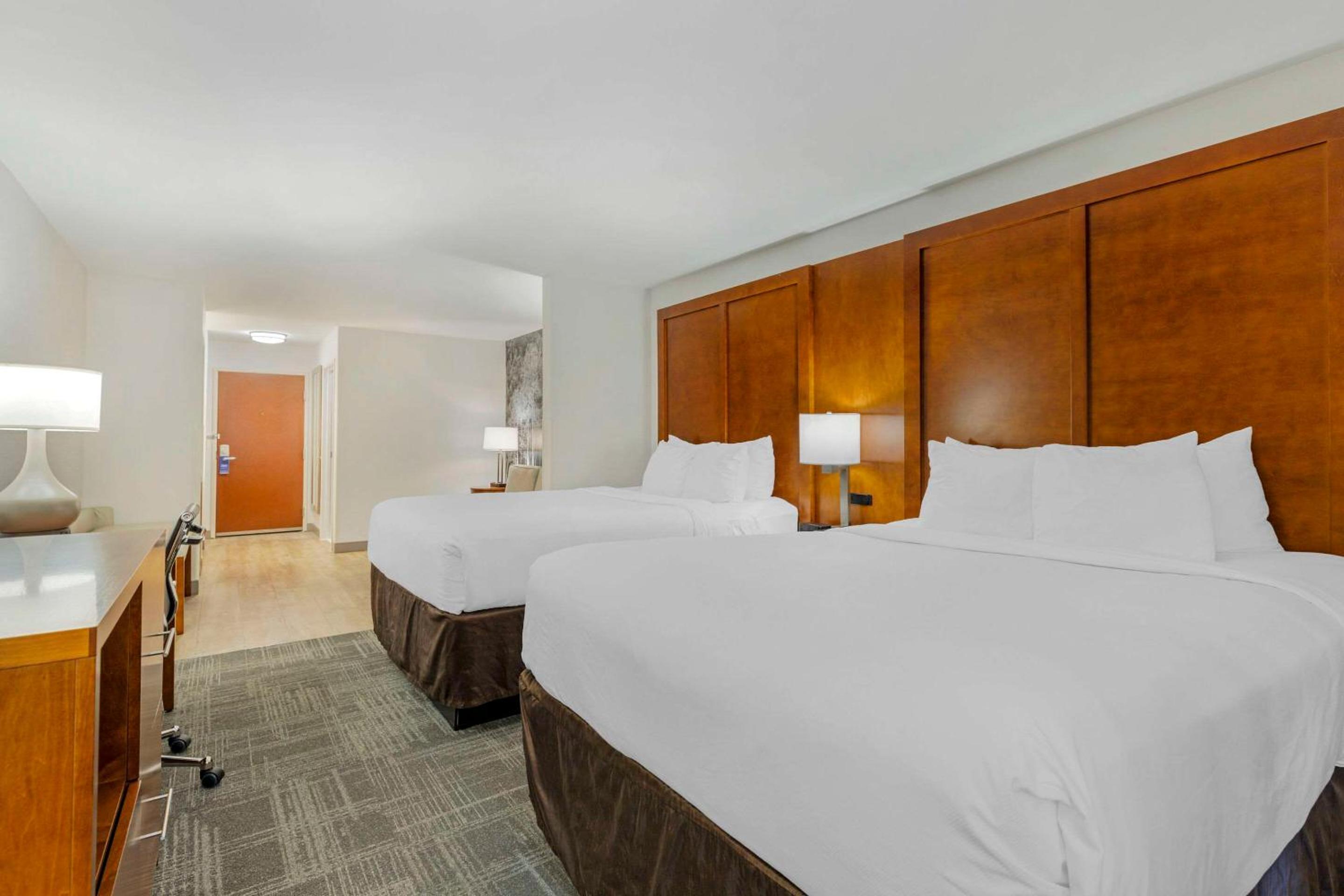 Suite, 2 Queen Beds, Sofa