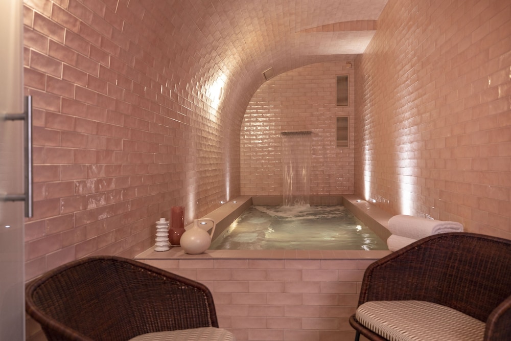 Le Petit Oberkampf Hotel and Spa 31/56