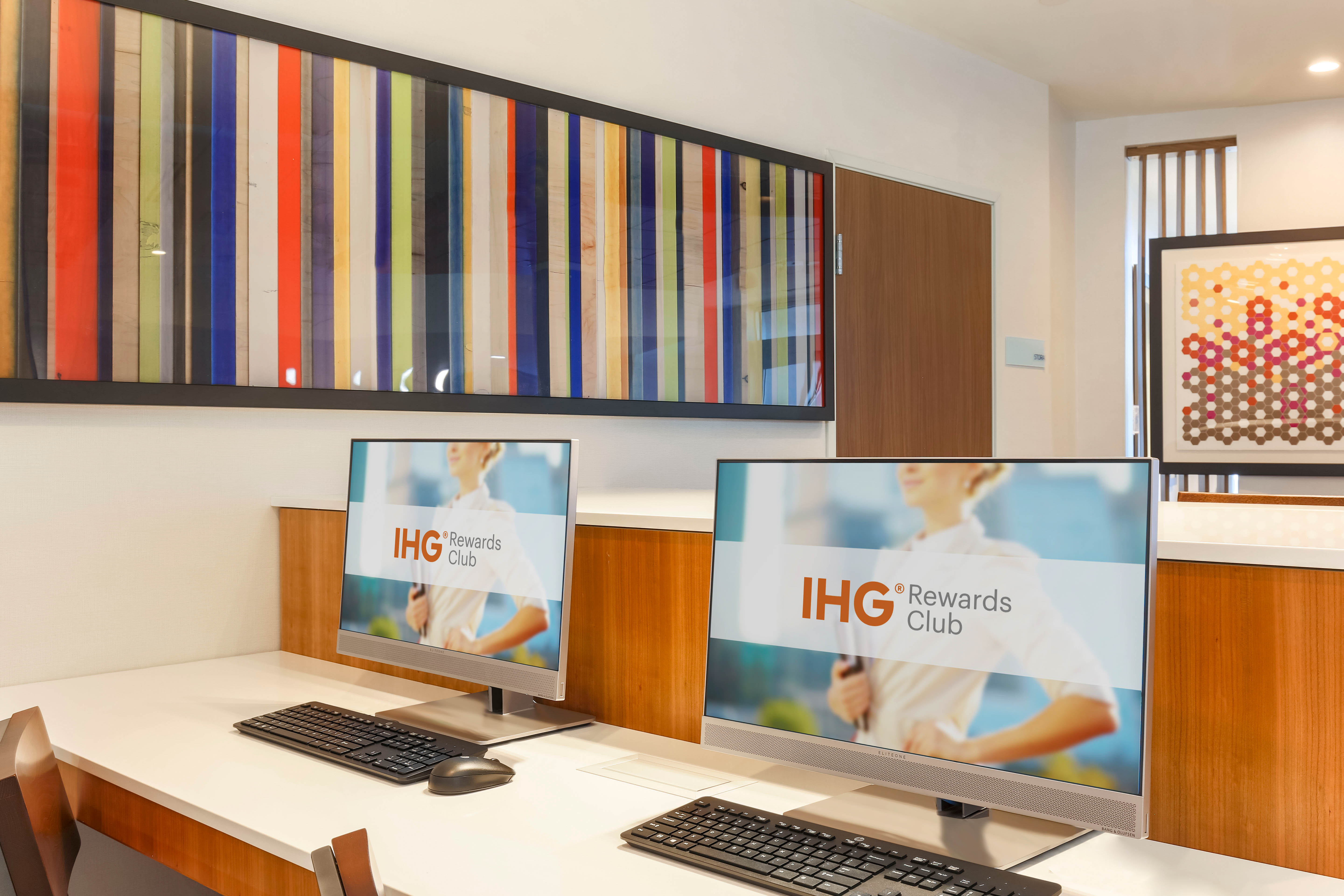 Holiday Inn Express & Suites Chicago O'hare Airport 15/60