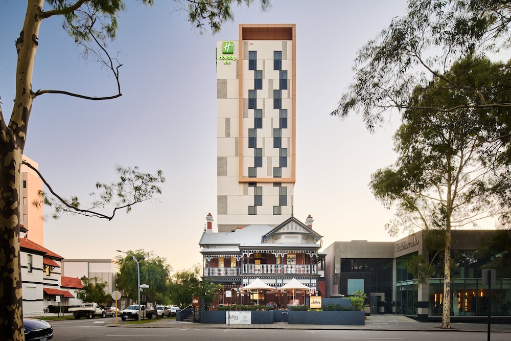 Holiday Inn West Perth 4/70