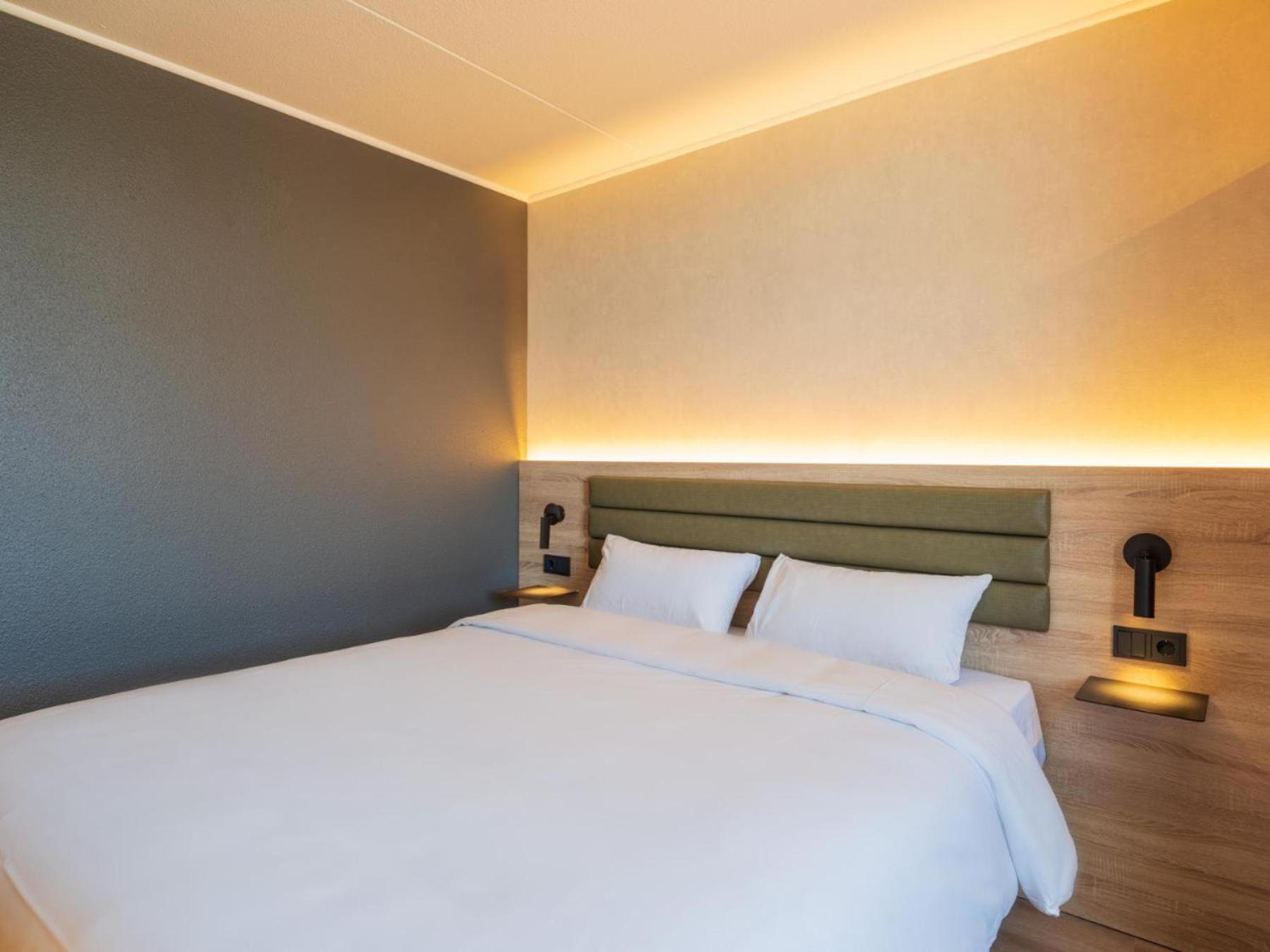 Room, Twin Beds