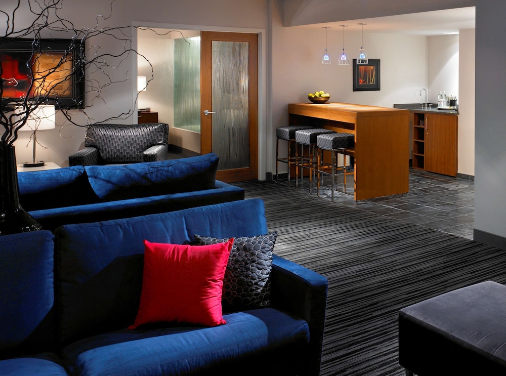 HYATT REGENCY VANCOUVER 37/72