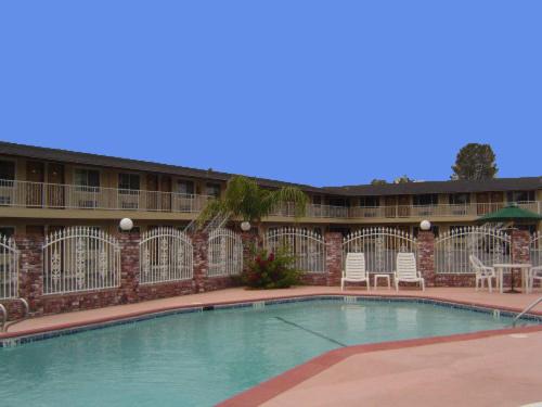 Sunset Inn Lake Oroville 6/14