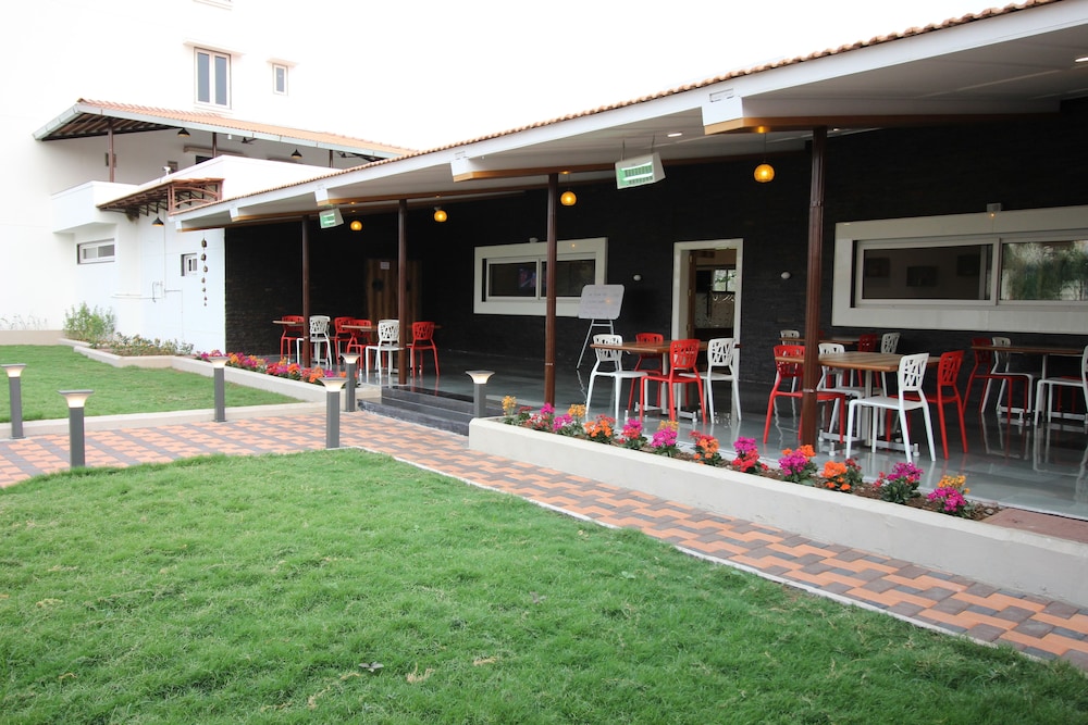 Hotel Majestique Pune 25/33