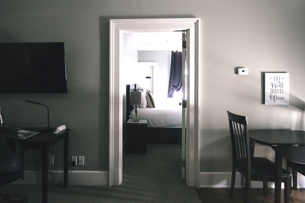 The Continental Hotel Centerville 40/50