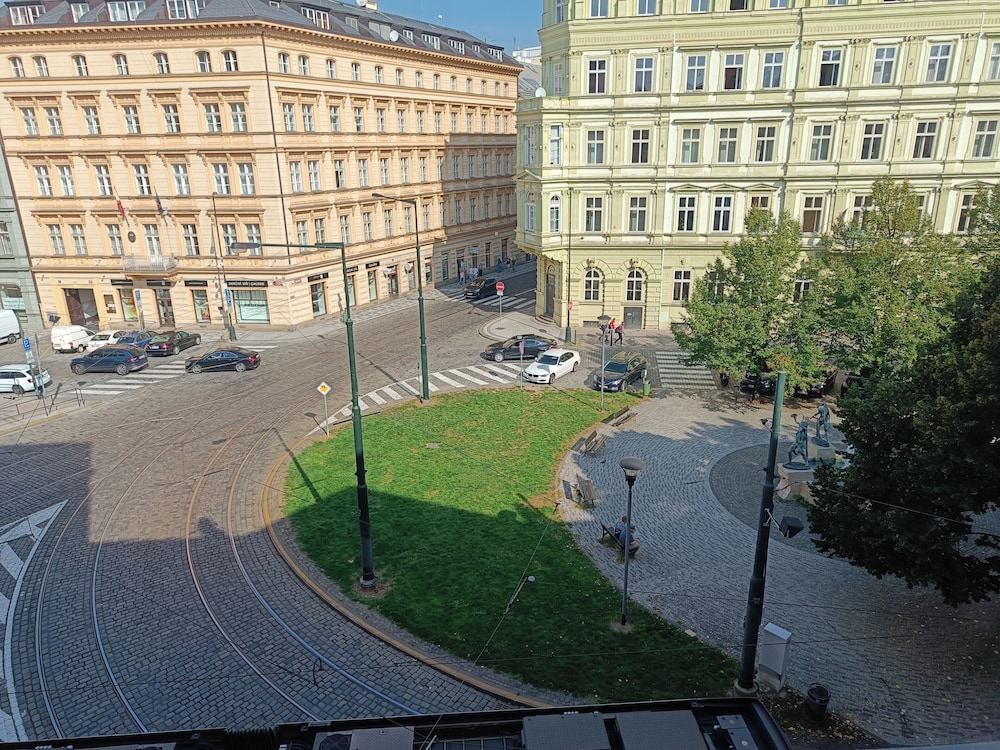 Hotel Zlata Vaha 63/65