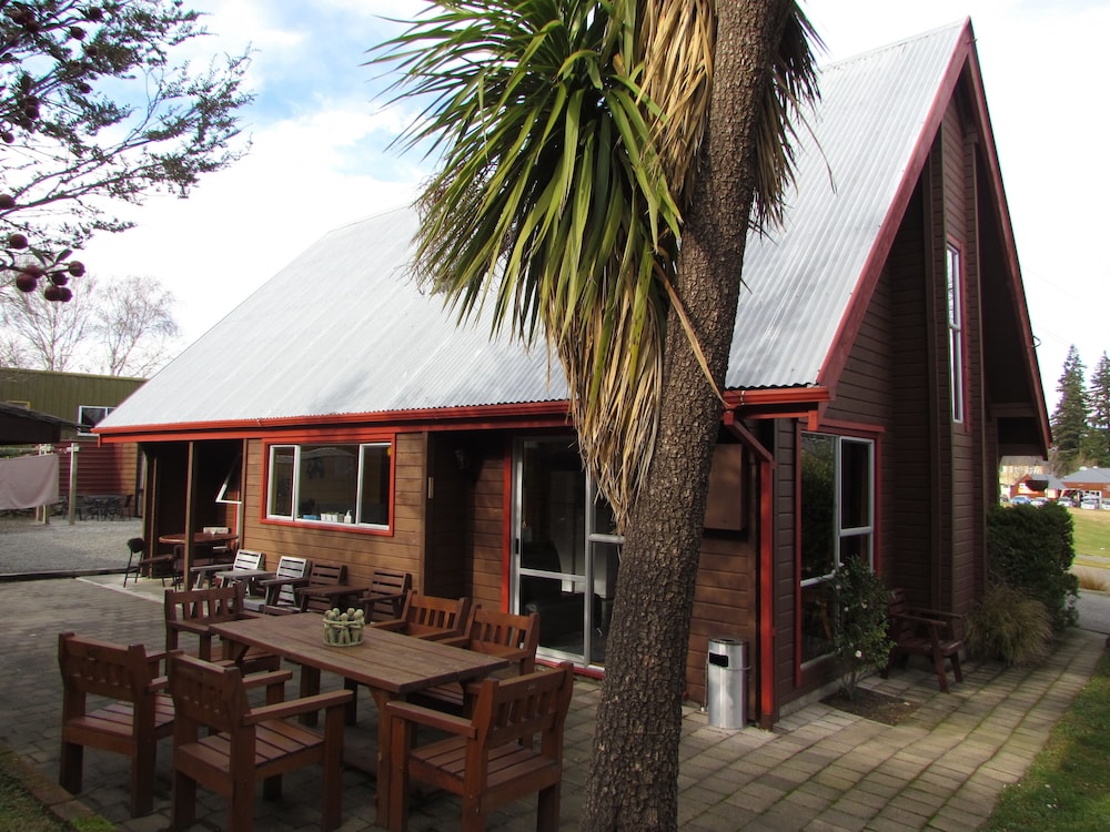 Hanmer Backpackers 2/25