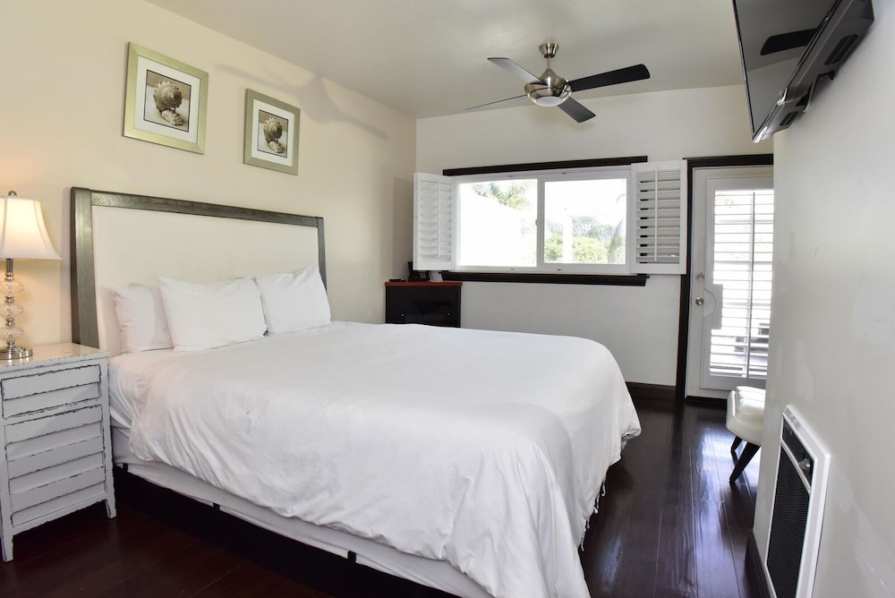 Malibu Country Inn 11/50