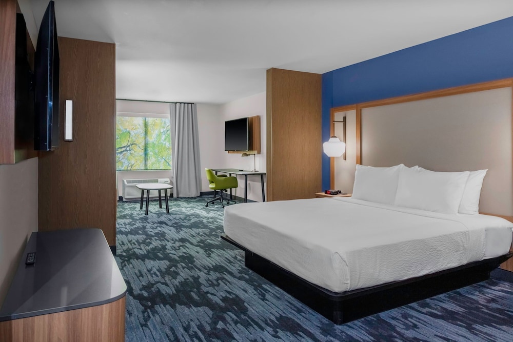 Suite, King Bed, Sofa, Accessible