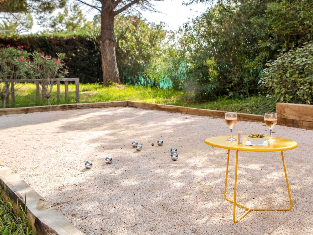 Mercure Hyeres Centre 66/73