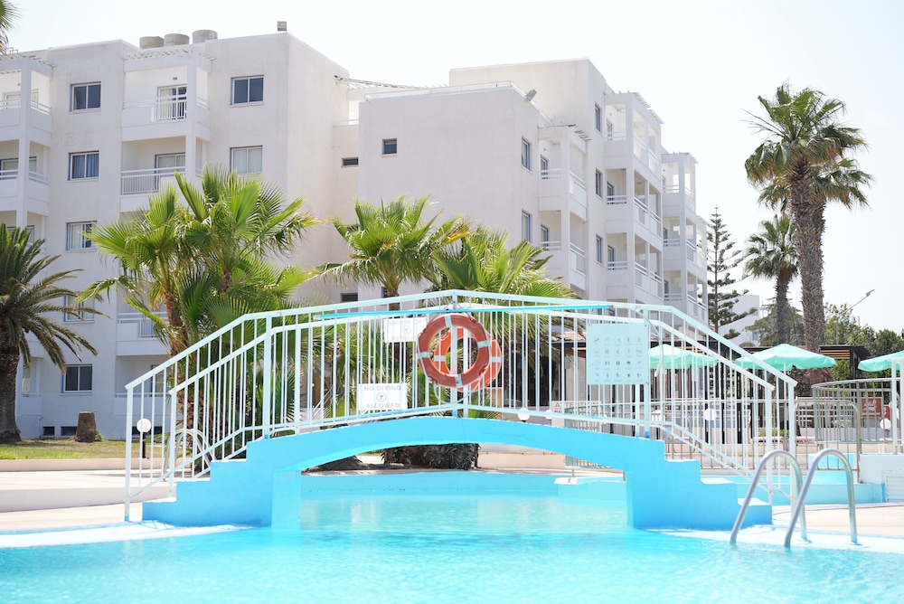 Astreas Beach Hotel 48/50