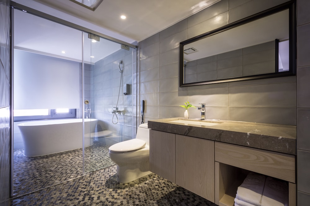 CHECK inn Taichung Wenxin Zhongqing 13/64