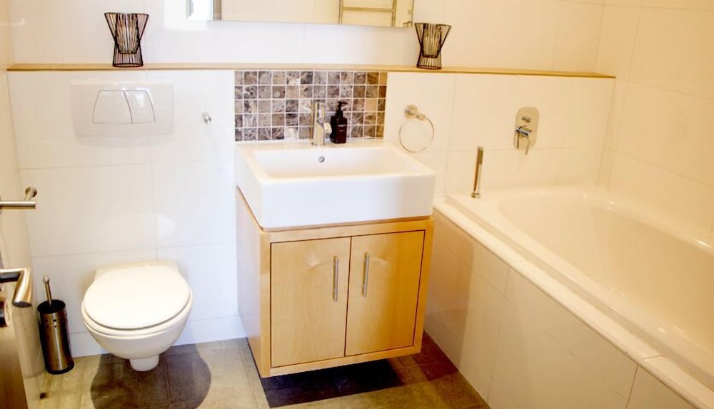 ITC Hospitality Group Penthouse 2 Bedrooms Cartwright s Corner 30/38
