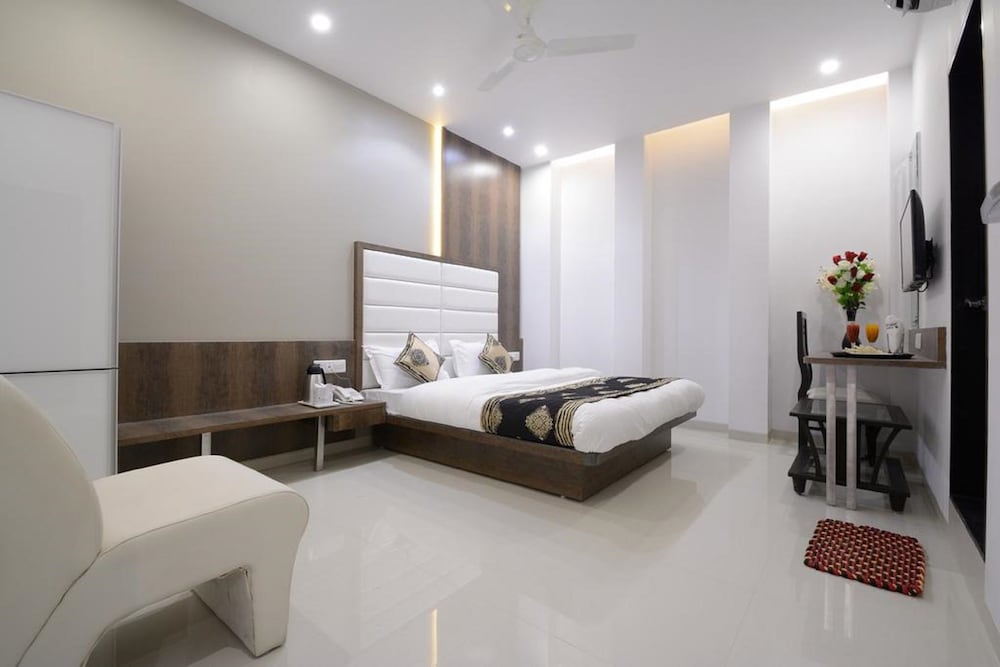 HOTEL ONE UP 37/69