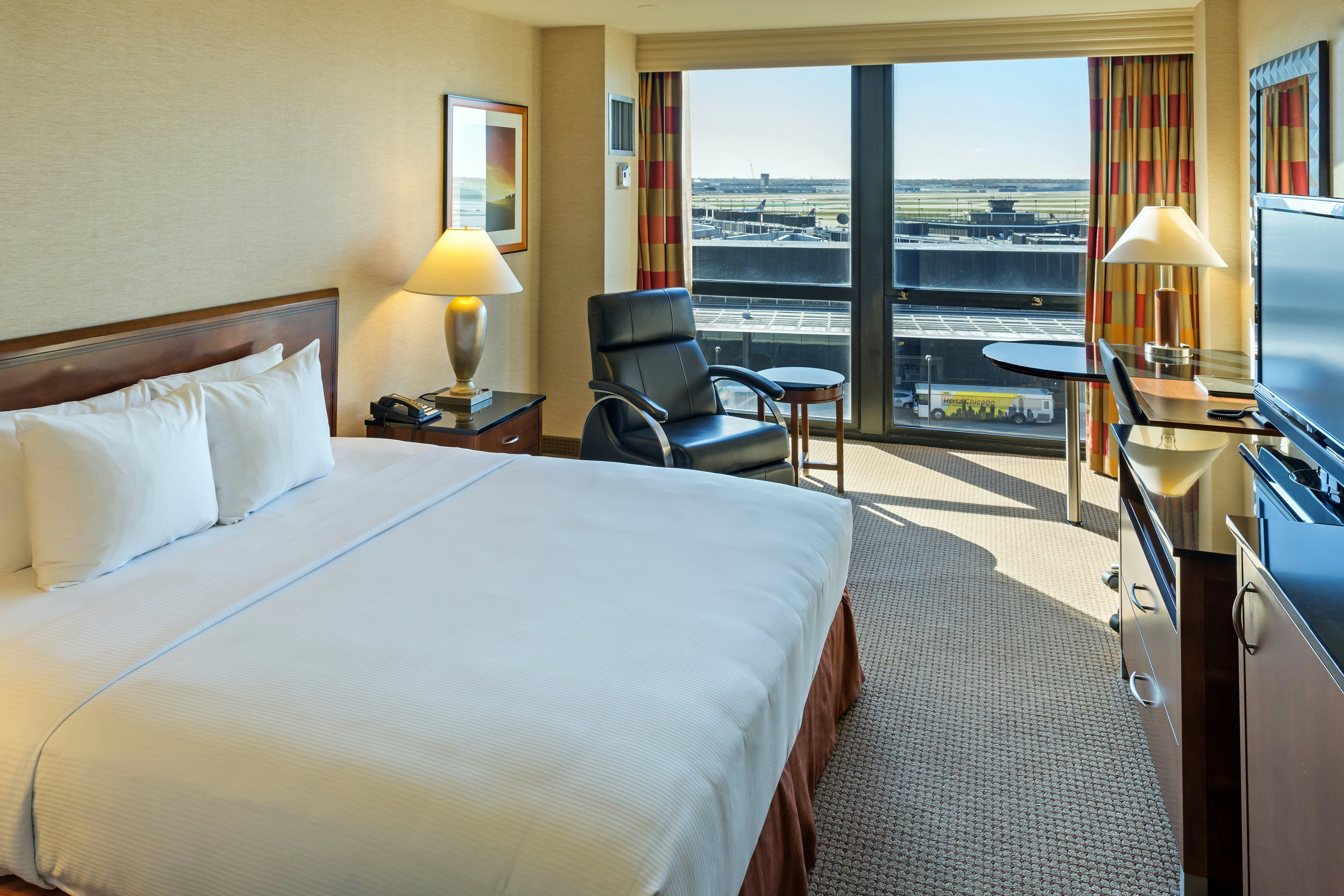 ROOM, KING BED, RUNWAY VIEW
