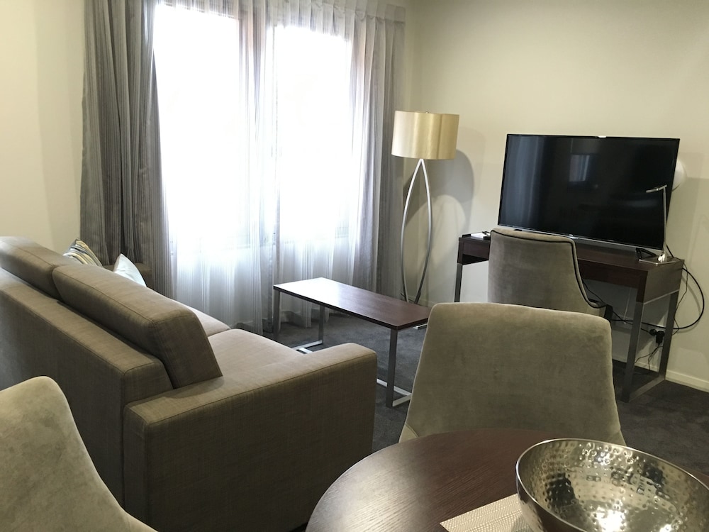 Attika Hotel 29/38