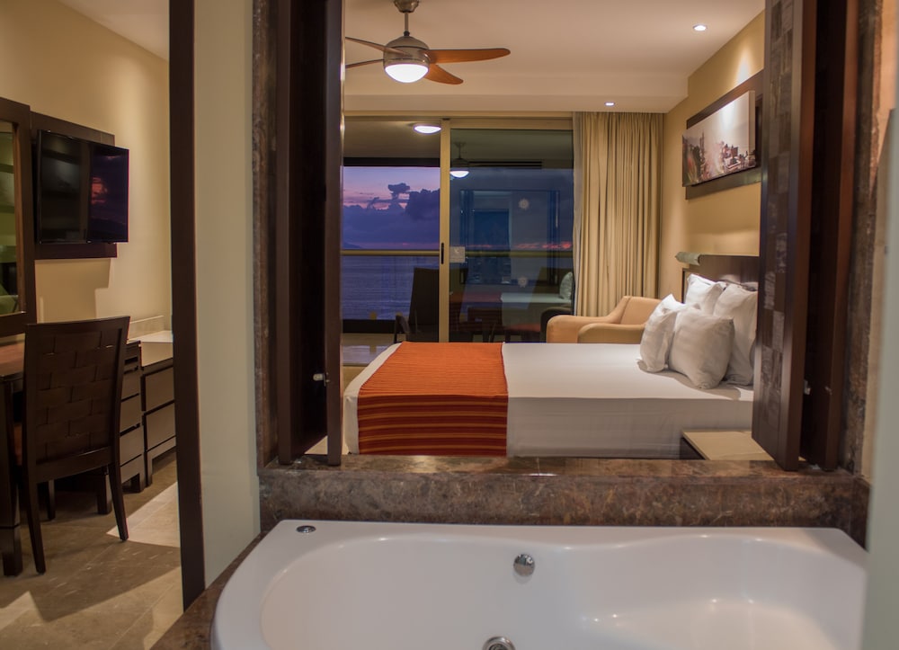 Sunset Plaza Beach Resort 29/79